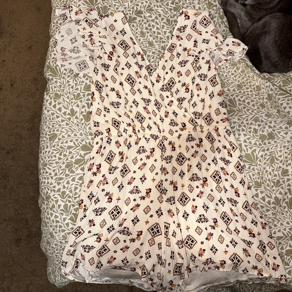 Torrid Cream & Floral Print Romper Size 00